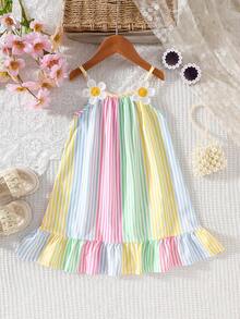 SHEIN Genkimix Kids Mädchen 4-7 Jahre alt gewebter Stoff bunter roter gestreifter digitaler Muster Saum Patchwork Rüschenbesatz Trägerkleid, süße 3D Blumen Dekoration, geeignet für Sommer Alltagskleidung, Ausflüge, Strandurlaub, Rüschen A-Linie Sommerkleid, Schwestern Treffen Anlässe - Verschiedenfarbig - Übersicht 1