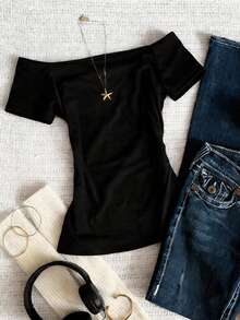 IslaSuriya Kaos Wanita Lengan Pendek Off-Shoulder Minimalis Modis, Hadiah untuk Teman - Hitam - View 1