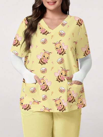PopScrub Blusa de enfermera talla grande con estampado de abeja de dibujos animados en amarillo pálido, diseño de moda con cuello en V, manga corta, bolsillos y abertura lateral, top de uniforme de trabajo para primavera/verano, adecuado para hospital y clínica de mascotas