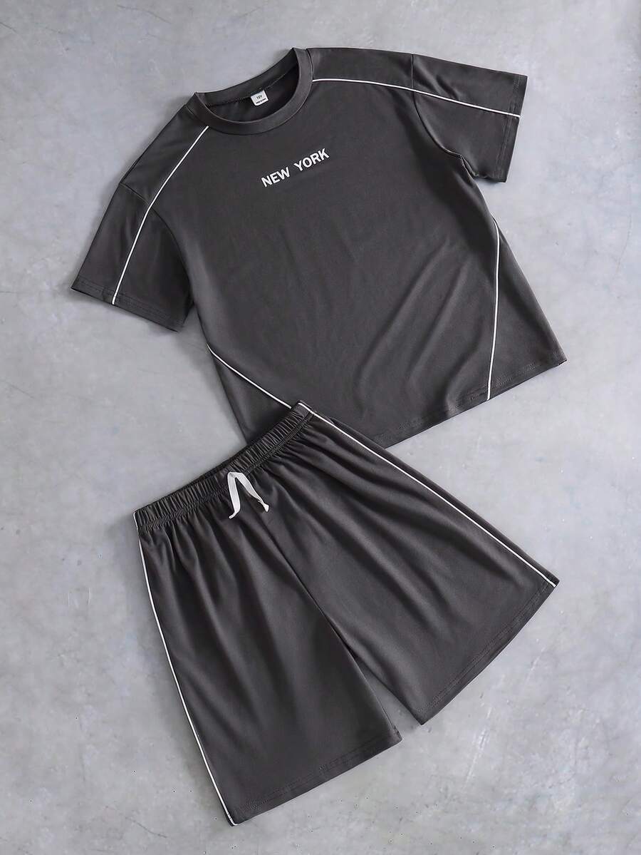 SHEIN Coolqubz 两件套男童简约时尚白色荷叶边圆领套头针织T恤和短裤套装,面料舒适,合身,春夏新款,适合多种季节和场合,休闲运动,度假风。 - 深灰色 - 查看 1