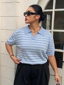 Dazy Plus 趣味通勤拼接撞色 Polo 領休閒短袖大尺碼女款春夏針織上衣 - 藍色 - 查看 1