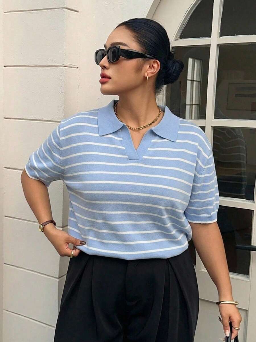 Dazy Plus 趣味通勤拼接撞色 Polo 領休閒短袖大尺碼女款春夏針織上衣 - 藍色 - 查看 1