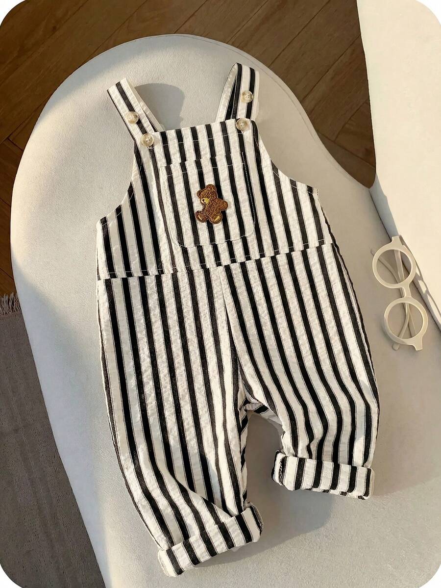 SHEIN 小男孩服裝套裝 連身褲 羅馬褲 可愛熊圖案毛巾刺繡 黑白紋理泡泡條紋吊帶連身褲 舒適百搭 時尚日常可愛簡約基礎款 適合春秋 居家、戶外滑雪、日常、運動、玩耍、派對、節慶、萬聖節、聖誕節、新年