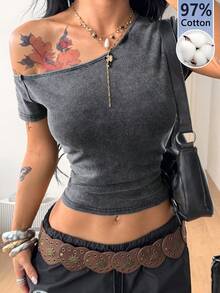 Coolane 女款春季街頭風 Grunge 哥德復古 Y2K 龐克風 黑色不對稱領貼身短袖 T-shirt，飾有孔眼與金屬環 - 黑色 - 查看 3