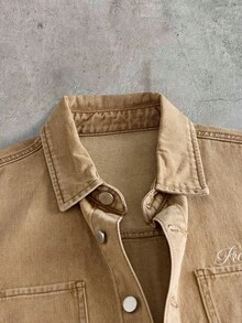 AXEPEAK 男士字母刺繡圖案單排扣休閒百搭日常旅行牛仔短袖上衣 - 卡其色 - 查看 3
