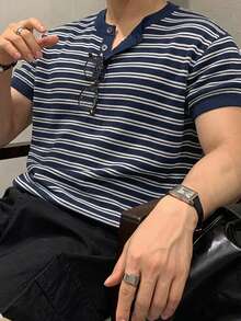 DAZY 男士春夏季短袖海軍藍白條紋圓領半鈕扣針織上衣 - 藏蓝色 - 查看 4