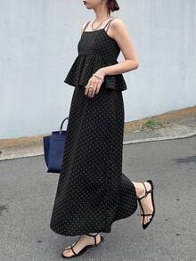 FRIFUL Gaun Panjang Wanita Motif Polkadot dengan Tali Bahu Tipis, Model 2 in 1, Pinggang Dirampingkan, dan Detail Kerut untuk Memperampingkan Tubuh, Cocok untuk Musim Panas. - Hitam - View 6