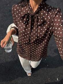 Siren Gaze 女款深棕色與奶油色波點雪紡長燈籠袖蝴蝶結前綁式修身優雅時尚襯衫 - 咖啡棕 - 查看 2