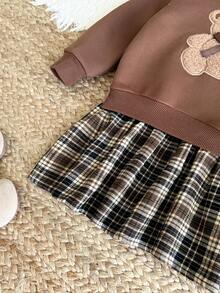 SHEIN 女童針織圓領可愛熊圖案拼接格紋休閒洋裝 - 棕色 - 查看 3