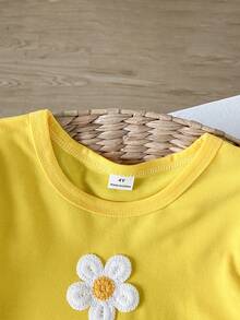 SHEIN Playful Pals 女童休閒圓領短袖牛仔印花短褲套裝，3D花朵鬆緊腰帶，適合夏季 - 黃色 - 查看 5