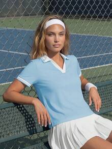 CourtClass CourtClass 女款極簡運動休閒風藍白拼色短袖時尚運動 Polo 衫，適合健身、網球、夏季穿著 - 淺藍色 - 查看 1