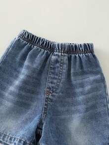 SHEIN 2件套男婴学院风休闲红色Polo衫和蓝色牛仔短裤套装，适合夏季生日派对、锐舞派对、晚宴、演出、婚礼、迎婴派对和一周岁生日庆祝活动。 - 白色 - 查看 5