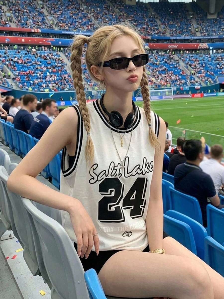 DAZY 女款街頭風字母與數字印花寬鬆版型背心圖案T恤 - 白色 - 查看 1