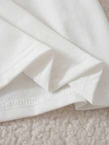 SHEIN Playful Pals 2件組男嬰休閒可愛熊圖案刺繡 Polo 領短袖上衣與淺洗藍色牛仔短褲套裝，適合春夏、戶外、室內、運動，舒適學院風 - 藍色 - 查看 5