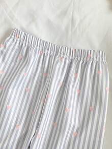 SHEIN 2件組女童睡衣套裝，適合夏秋/冬季，時尚甜美酷感風，灰色條紋配粉色愛心印花，柔軟光滑翻領開襟長袖 - 淺粉色 - 查看 4