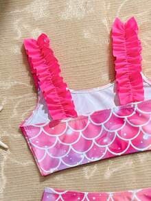 SHEIN Conjunto de traje de baño de 2 piezas para niñas con estampado de escamas de pez en degradado colorido y tirantes de hombro con volantes morados, detalles de volantes en el dobladillo, estilo fresco y lindo para vacaciones, adecuado para playa, vacaciones de verano, fiesta de natación, piscina - Rosa Fucsia - Ver 4