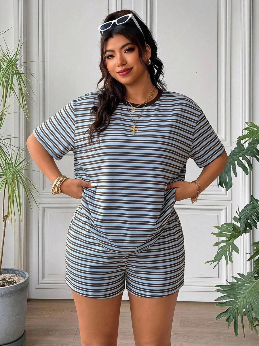 SHEIN EZwear 大尺碼女款圓領條紋短袖上衣與短褲休閒套裝 - 彩色 - 查看 1