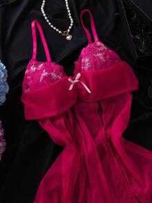 SHEIN 女款性感蕾絲拼接 3D 蝴蝶結裝飾細肩帶睡裙與三角內褲 2 件組 - 玫紅色 - 查看 3
