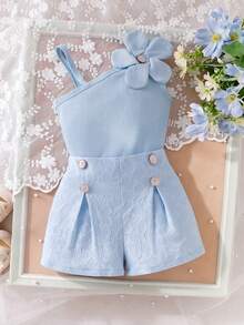 SHEIN Playful Pals 女嬰夏季優雅甜美單件羅紋不對稱肩帶設計，胸前飾有3D花朵裝飾，搭配粉色羅紋短褲套裝，適合拍照、街拍與旅行 - 藍色 - 查看 4