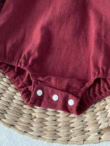 SHEIN Playful Pals 女嬰田園風刺繡娃娃大領結蝴蝶結可愛荷葉邊彈性袖口長袖連身褲 秋季 - 紅色 - 查看 5