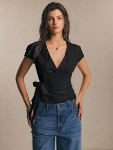 Poéselle 女款純色V領前綁帶修身百搭休閒日常襯衫 - 黑色 - 查看 5