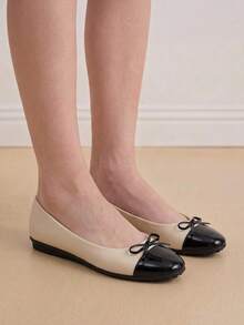 Eladyva Bailarinas con punta redonda y lazo para mujer de talla grande, en diseño de patchwork blanco y negro, con suela suave y cómoda, en diseño de bloques de color, adecuadas para primavera y otoño - Blanco y Negro - Ver 2