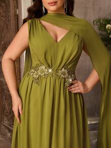 Aureia Große Größen elegantes grünes Chiffon plissiertes Blumenapplikation A-Linie Maxikleid mit abnehmbarem Schal für formelle Abendveranstaltungen, Hochzeitsgäste, Brautjungfern, Partys - Grün - Übersicht 6