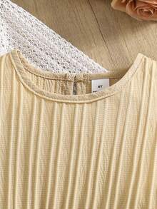 SHEIN Genkimix Kids 2件組純色女童春/夏/秋裝套裝，網紗長袖圓領短版鏤空罩衫搭配無袖圓領洋裝，附收腰休閒腰帶，適合休閒出遊、街拍、旅行、返校 - 卡其色 - 查看 4