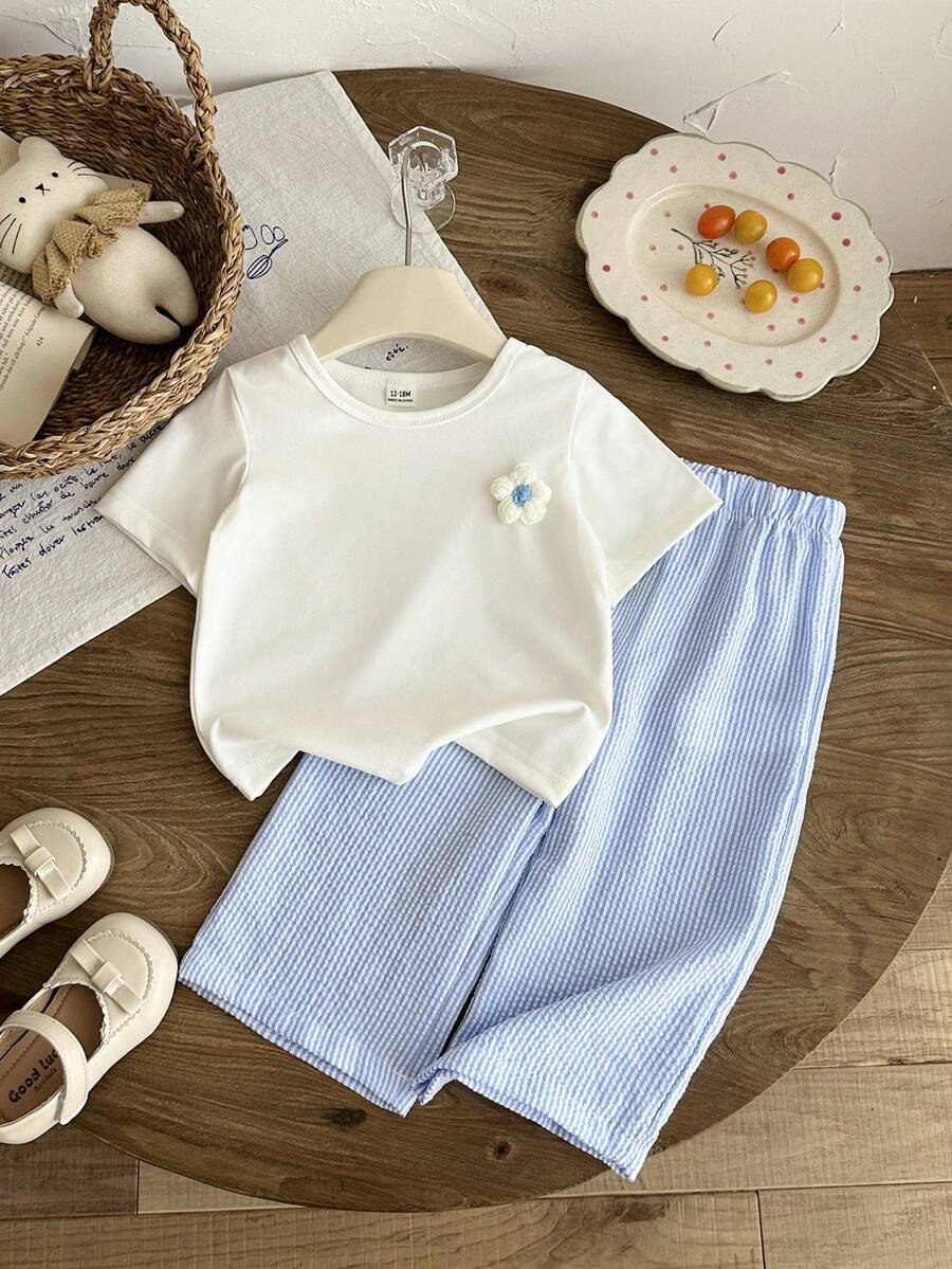 SHEIN 女嬰 0-3歲 夏季&秋季休閒風 2件/套外出套裝,3D花朵裝飾短袖簡約上衣&寬鬆條紋長褲。舒適衣著,適合戶外活動。 - 藍色 - 查看 1