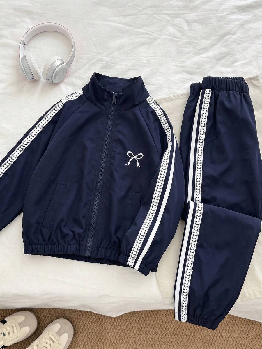 SHEIN Genkimix Kids 2件組女孩 2025 春/秋新款 防風布料蝴蝶結刺繡休閒時尚愛心編織帶裝飾立領拉鍊上衣與休閒長褲可愛甜美套裝