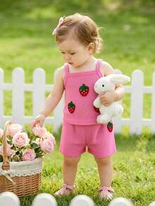 SHEIN Playful Pals 2件/套 嬰兒女童無袖吊帶鬆緊腰短褲套裝，華夫格針織提花草莓拼接上衣，休閒簡約可愛，適合夏季日常穿著或旅遊度假，亮眼活潑 - 玫紅色 - 查看 10