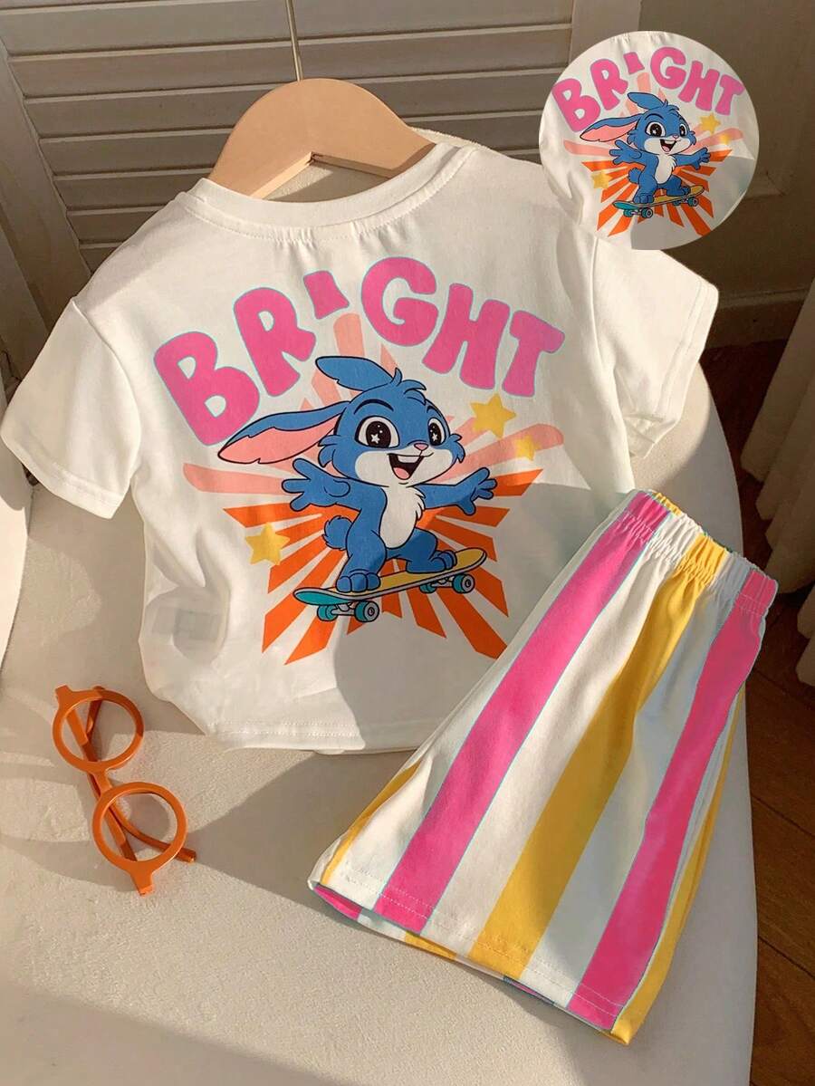 SHEIN 女嬰簡約休閒可愛卡通藍色兔子 Lulu & Stitch 圖案條紋圓領短袖T恤與內搭褲套裝，適合春夏，日系可愛圖案，舒適度假風，多巴胺配色，派對造型 - 彩色 - 查看 1
