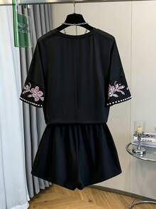 GlowEve 女款夏季休閒花卉印花T恤與短褲兩件套 - 黑色 - 查看 2