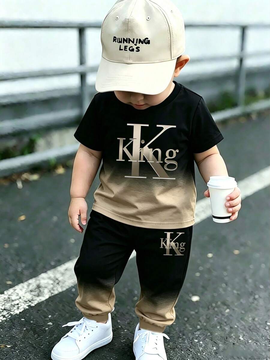 1套男嬰休閒時尚簡約字母KING印花漸層圓領短袖T恤與配套長褲套裝,柔軟夏秋衣著 - 彩色 - 查看 1