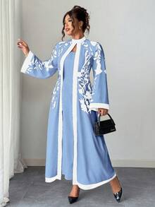 Rometta 大尺碼女款 1 件優雅度假風印花半高領喇叭袖修身長洋裝 - 藍白色 - 查看 7