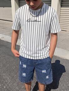 SHEIN 2件組兒童青少年男孩休閒百搭舒適印花圓領寬鬆短袖針織套頭T恤與丹寧梭織寬鬆短褲套裝，運動服，Y2K穿搭，適合春/夏，外出、情人節、約會、旅行、度假、家庭聚會、返校、婚禮季、晚會、運動、生日派對 - 白色 - 查看 6