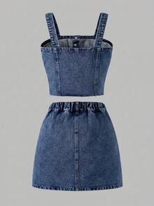 SHEIN 女童牛仔套裝，夏季新品，街頭風，復古深藍牛仔色，鈕扣式細肩帶上衣配假側口袋，搭配深藍牛仔 A 字迷你裙，面料柔軟舒適，適合日常穿著、派對與聚會，夏季新品女童牛仔套裝 - 深色水洗藍 - 查看 3