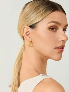 MOTF PREMIUM Pre Gold Simple Texture Crossed Microencrusted Stone Earrings - Gold - View 5