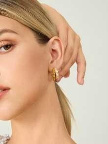 MOTF PREMIUM Pre Gold Simple Texture Crossed Microencrusted Stone Earrings - Gold - View 7