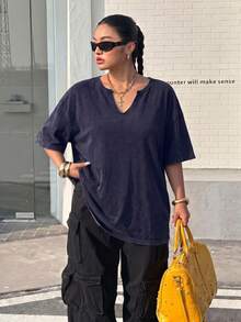 SHEIN EZwear 大尺碼春夏服飾 大尺碼春夏雪洗醋酸做舊巧克力棕色寬鬆短袖小V領大尺碼T恤棉質面料春夏服飾 - 藏蓝色 - 查看 6