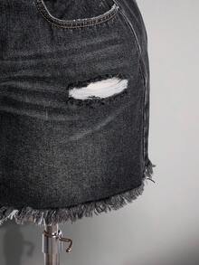 SHEIN ICON 大尺碼女款口袋磨損毛邊黑色牛仔裙 工作度假休閒風 - 黑色 - 查看 9