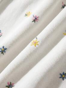 Comfortcana 女款休閒百搭日常旅行牛仔褲，附口袋、鈕扣與花卉刺繡圖案 - 彩色 - 查看 4
