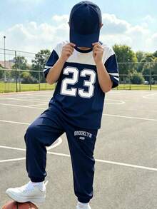 SHEIN 青少年男孩休閒舒適時尚簡約個性化數字23圖案字母口號印花字母圖案休閒風格春夏季短袖T恤與長褲套裝適合戶外運動休閒度假穿著 - 彩色 - 查看 1