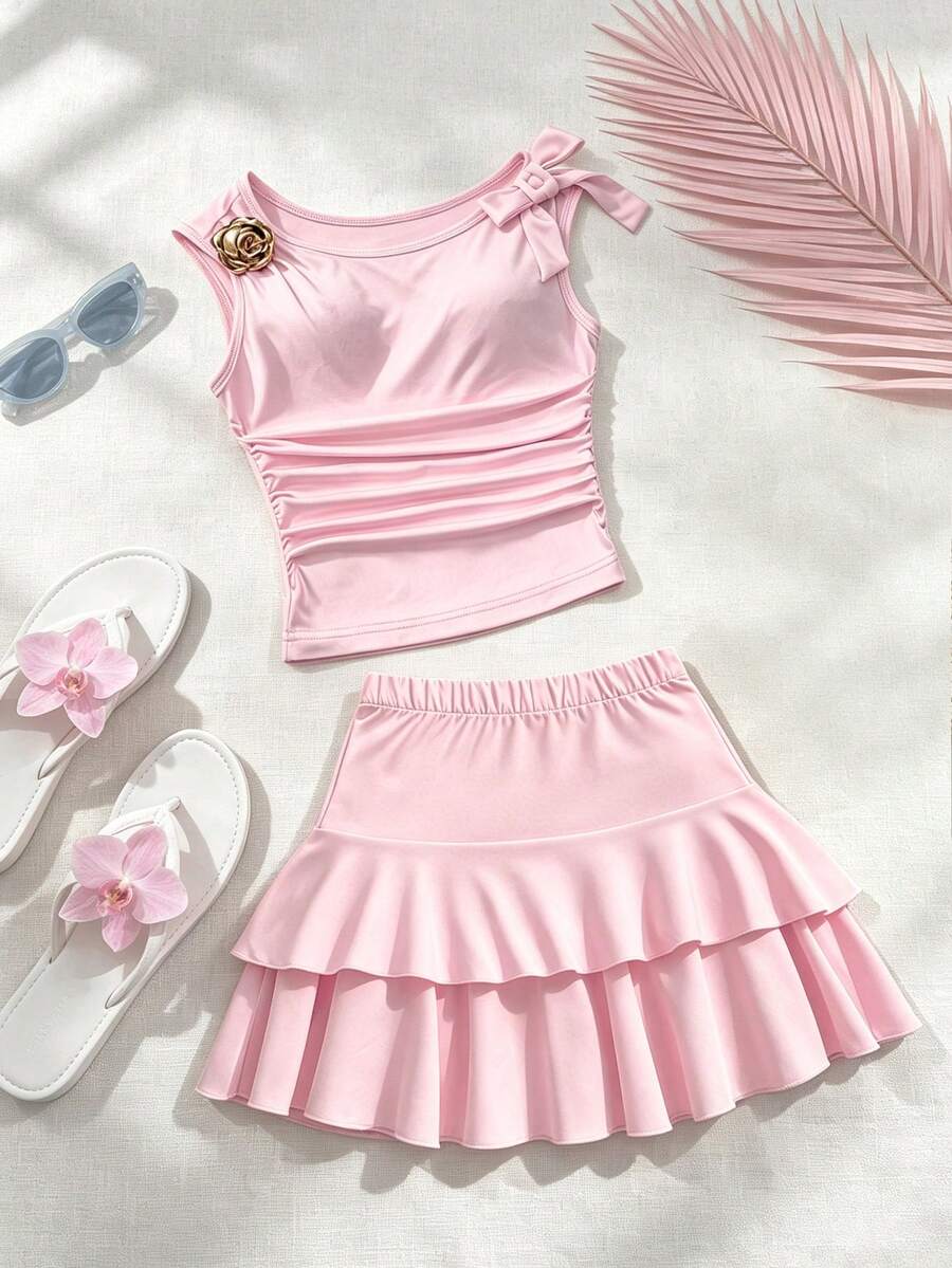 SHEIN 新款青少年女孩兩件套,包含時尚休閒粉色圓領針織彈性背心上衣,度假風,搭配同色雙層蛋糕裙,左肩玫瑰裝飾,腰部與下擺設計,整體優雅造型 - 粉色 - 查看 1