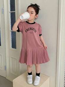 Dazy Kids 少女圓領對比飾邊百褶字母印花休閒日常外出洋裝 - 粉色 - 查看 7