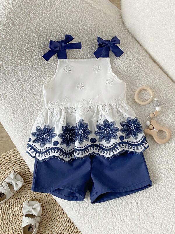 SHEIN Playful Pals 2件組女嬰幼兒/新生兒0-3歲春夏休閒日常可愛度假條紋蝴蝶結圖案背心上衣+短褲套裝