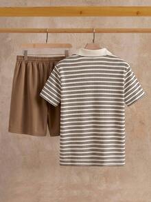 HIMLAND 2件組男士休閒條紋短袖 Polo 衫與純色中腰短褲套裝 - 棕色 - 查看 2