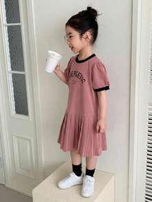Dazy Kids 少女圓領對比飾邊百褶字母印花休閒日常外出洋裝 - 粉色 - 查看 3