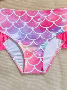 SHEIN Conjunto de traje de baño de 2 piezas para niñas con estampado de escamas de pez en degradado colorido y tirantes de hombro con volantes morados, detalles de volantes en el dobladillo, estilo fresco y lindo para vacaciones, adecuado para playa, vacaciones de verano, fiesta de natación, piscina - Rosa Fucsia - Ver 5