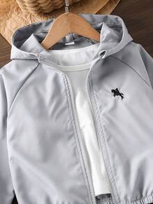 SHEIN Genkimix Kids 1件小男孩休閒簡約街頭連帽長袖外套，時尚休閒設計，適合夏季穿著，適合4-7歲男孩日常穿著，適合運動、出遊、校園及返校季 - 灰色 - 查看 4